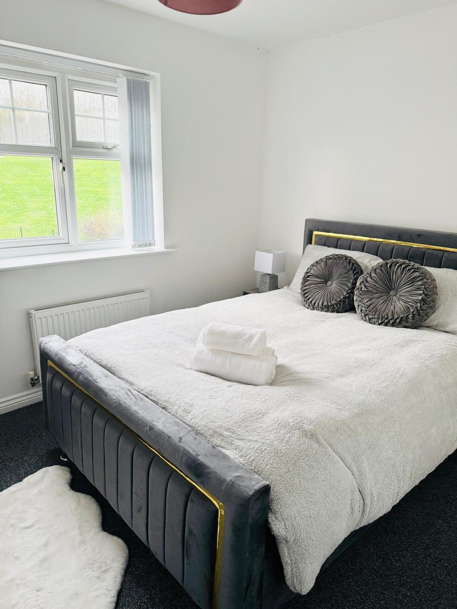 Harmony House 3 Bedroom New Build For Families, Contractors, Black Country Museum Sleeps 6 ทิปตัน ภายนอก รูปภาพ