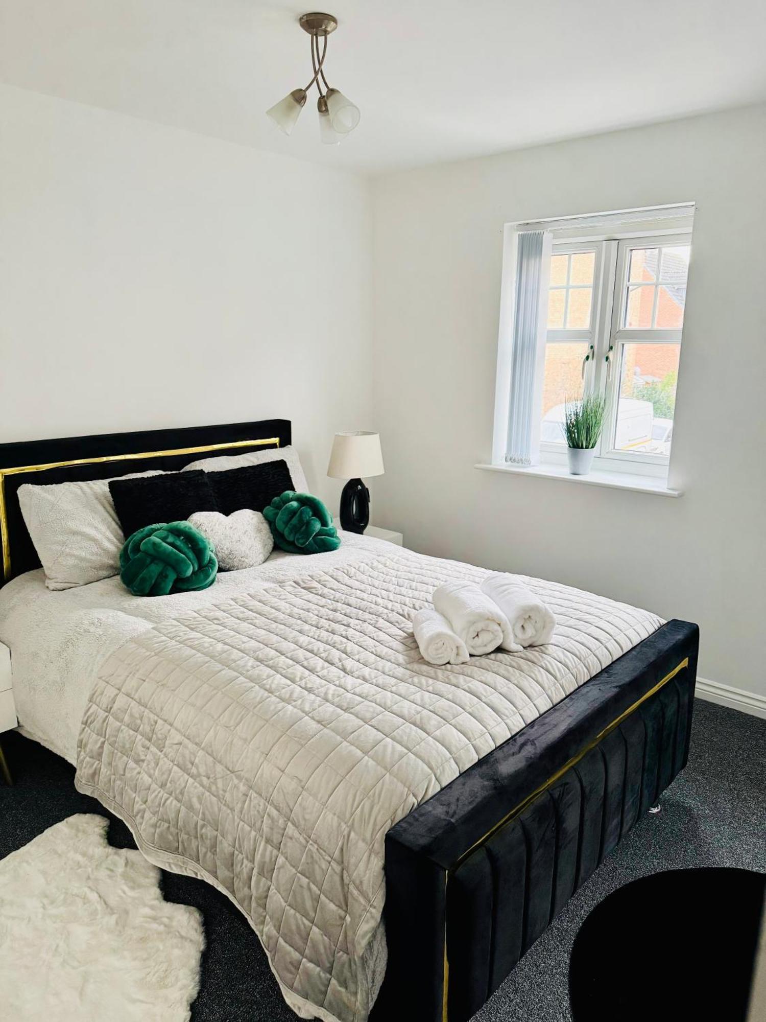 Harmony House 3 Bedroom New Build For Families, Contractors, Black Country Museum Sleeps 6 ทิปตัน ภายนอก รูปภาพ