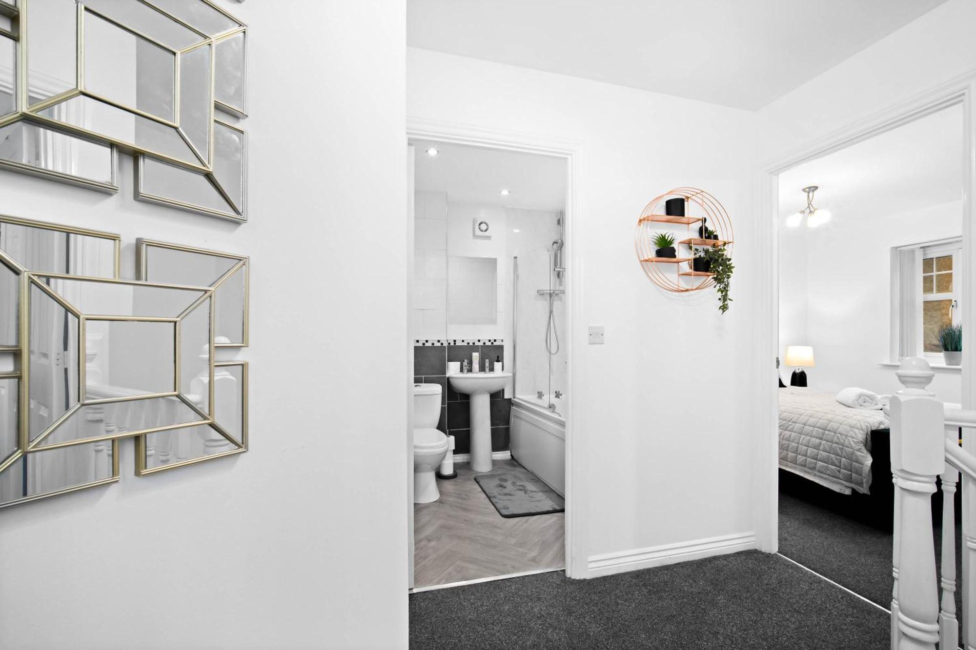Harmony House 3 Bedroom New Build For Families, Contractors, Black Country Museum Sleeps 6 ทิปตัน ภายนอก รูปภาพ