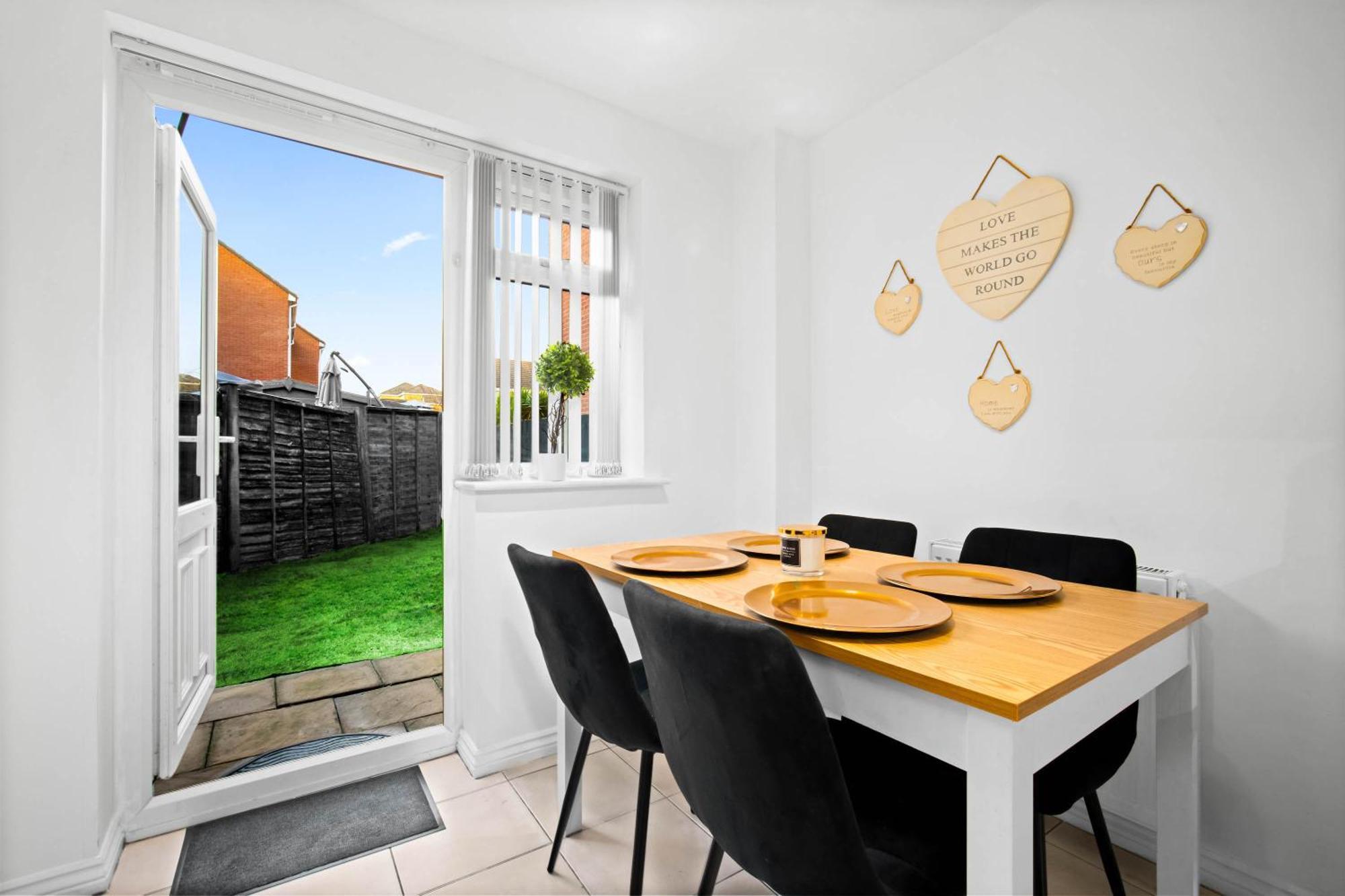 Harmony House 3 Bedroom New Build For Families, Contractors, Black Country Museum Sleeps 6 ทิปตัน ภายนอก รูปภาพ