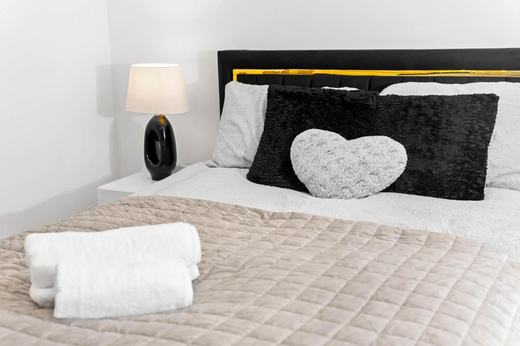 Harmony House 3 Bedroom New Build For Families, Contractors, Black Country Museum Sleeps 6 ทิปตัน ภายนอก รูปภาพ